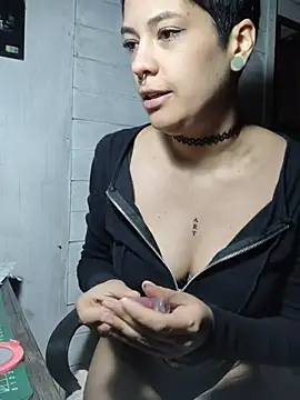 Snapshot of Natimiau chatting on 11/06/25, 04:44 Natimiau online show from 11/06/25, 04:44