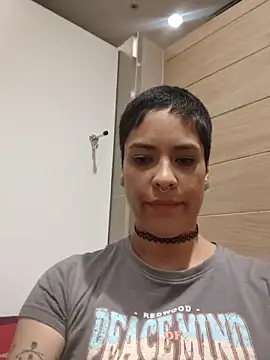 Snapshot of Natimiau chatting on 11/11/25, 11:20 Natimiau online show from 11/11/25, 11:20