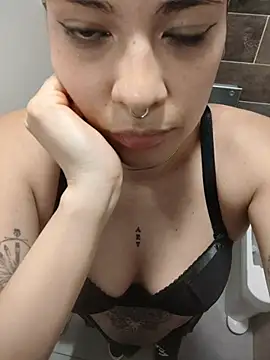 Snapshot of Natimiau chatting on 12/13/25, 11:22 Natimiau online show from 12/13/25, 11:22