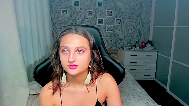 Snapshot of mishel_amurr chatting on 11/01/25, 01:45 mishel amurr online show from 11/01/25, 01:45