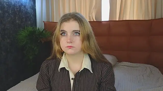 NightSaffron online show from 11/26/25, 06:46