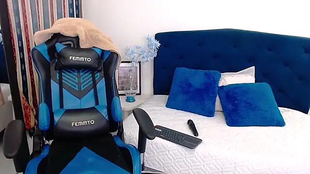 Scarlett Glows1 online show from 10/22/25, 07:57