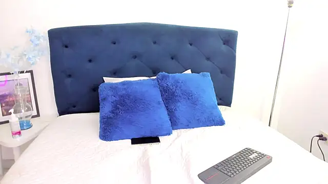 Scarlett Glows1 online show from 11/15/25, 07:18