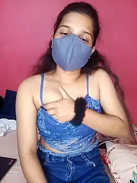 Snapshot of Lovely_Queennn chatting on 10/18/25, 03:03 Lovely Queennn online show from 10/18/25, 03:03