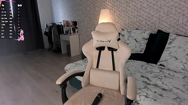 NayaValen online show from 03/30/26, 03:41