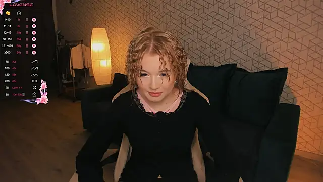 NayaValen online show from 11/10/25, 03:22