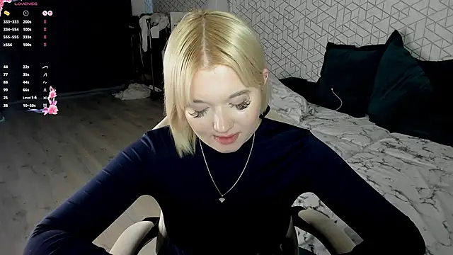 NayaValen online show from 04/22/26, 03:02