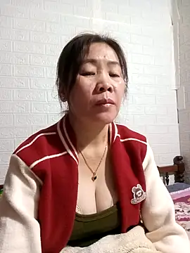 tabby-cat11 online show from 12/05/25, 01:49