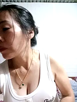 tabby-cat11 online show from 11/17/25, 02:32