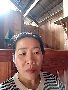 Snapshot of tabby-cat11 chatting on 10/22/25, 03:28 tabby-cat11 online show from 10/22/25, 03:28