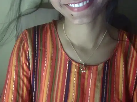 Snapshot of Shezi_N chatting on 05/26/26, 03:21 Shezi N online show from 05/26/26, 03:21