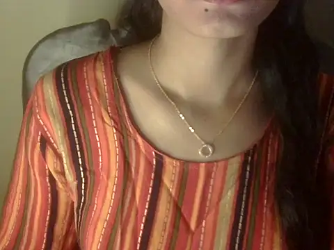 Snapshot of Shezi_N chatting on 04/22/26, 01:07 Shezi N online show from 04/22/26, 01:07