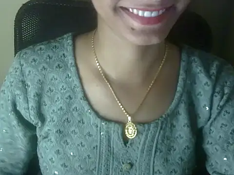 Snapshot of Shezi_N chatting on 05/11/26, 04:04 Shezi N online show from 05/11/26, 04:04