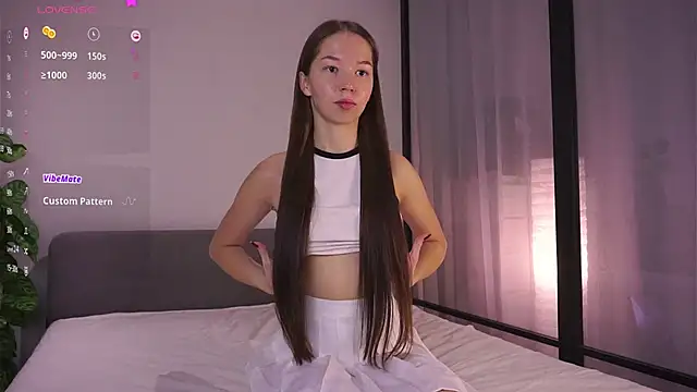 MayaHjelm online show from 10/25/25, 05:39