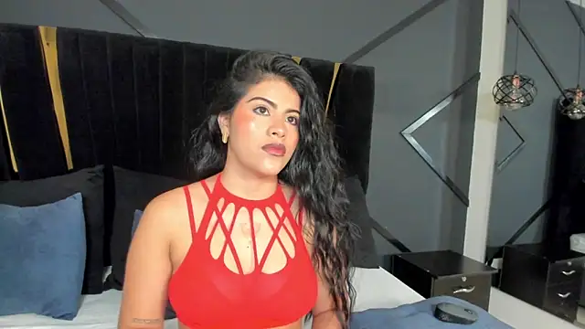 mia canoo online show from 11/03/25, 01:47