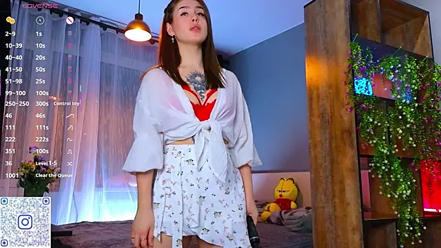 TinyMollys online show from 11/16/25, 04:23