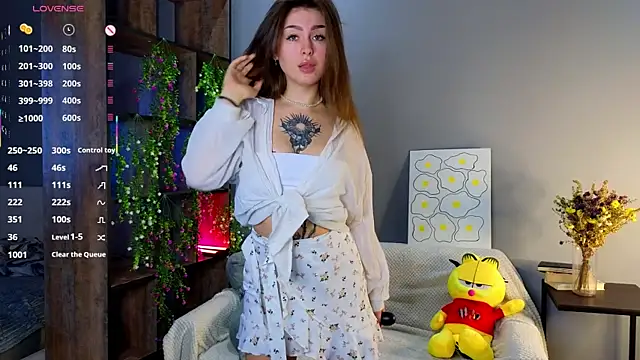 TinyMollys online show from 11/04/25, 09:46