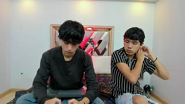 hoot booys  online show from 11/24/25, 07:58