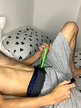 leozin01 online show from 12/03/25, 11:14