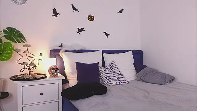 Snapshot of carolineliora chatting on 10/28/25, 10:25 carolineliora online show from 10/28/25, 10:25