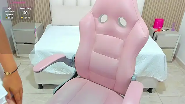 Snapshot of Aziz_daud chatting on 10/22/25, 12:37 Aziz daud online show from 10/22/25, 12:37