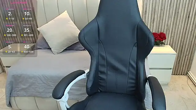 Snapshot of Aziz_daud chatting on 10/20/25, 01:55 Aziz daud online show from 10/20/25, 01:55