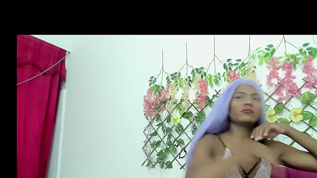 Snapshot of stefany_bitch chatting on 10/22/25, 01:32 stefany bitch online show from 10/22/25, 01:32