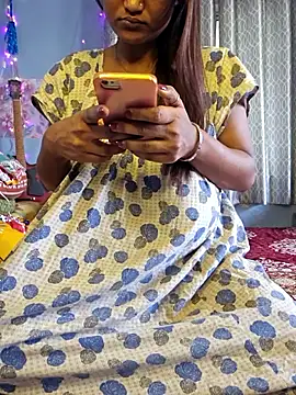 Snapshot of Desi_Maya69 chatting on 06/06/26, 02:50 Desi Maya69 online show from 06/06/26, 02:50