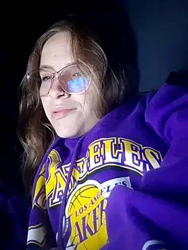 bambiluly online show from 10/28/25, 02:01