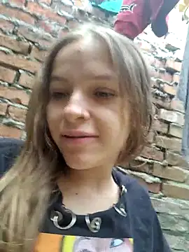 bambiluly online show from 10/29/25, 01:54