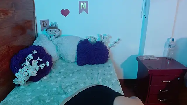 petite coral online show from 12/01/25, 03:29