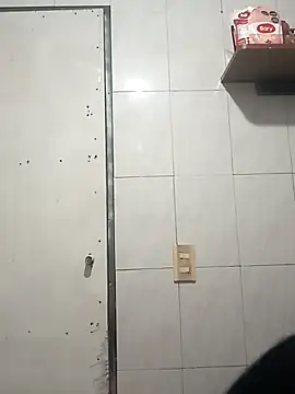 petite coral online show from 12/18/25, 02:05