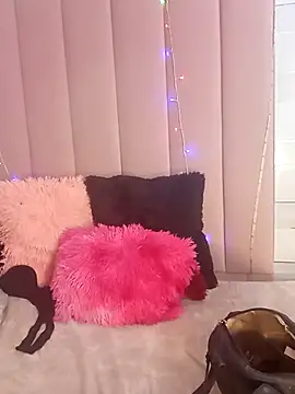 petite coral online show from 02/06/26, 03:35