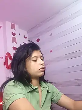 petite coral online show from 12/22/25, 01:17