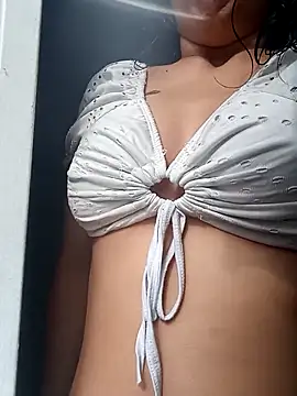 petite coral online show from 02/12/26, 08:30