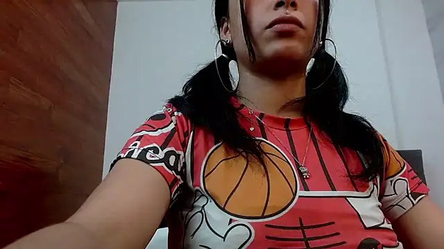 petite coral online show from 10/22/25, 07:35