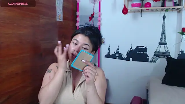 petite coral online show from 03/11/26, 12:48