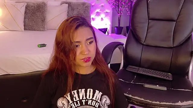 KathiaLuxe online show from 12/22/25, 02:39