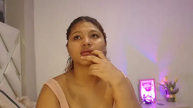 Snapshot of miel_alisha chatting on 07/11/26, 01:11 miel alisha online show from 07/11/26, 01:11