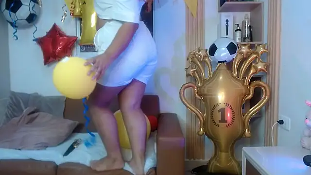 Snapshot of miel_alisha chatting on 06/15/26, 12:38 miel alisha online show from 06/15/26, 12:38