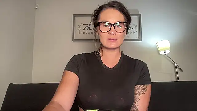 Snapshot of Mandyrheaa chatting on 10/30/25, 01:15 Mandyrheaa online show from 10/30/25, 01:15