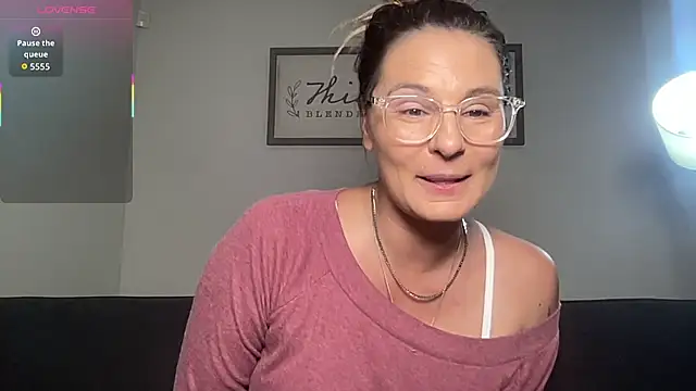 Snapshot of Mandyrheaa chatting on 12/01/25, 08:42 Mandyrheaa online show from 12/01/25, 08:42