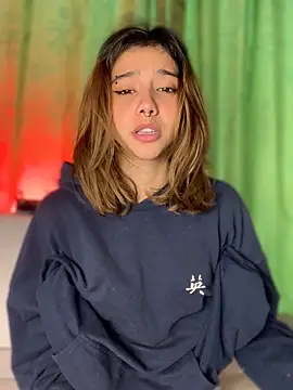 MiaaCute- online show from 10/22/25, 09:03