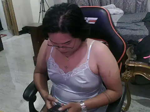 Snapshot of Zoe_fenlon chatting on 10/29/25, 03:44 Zoe fenlon online show from 10/29/25, 03:44