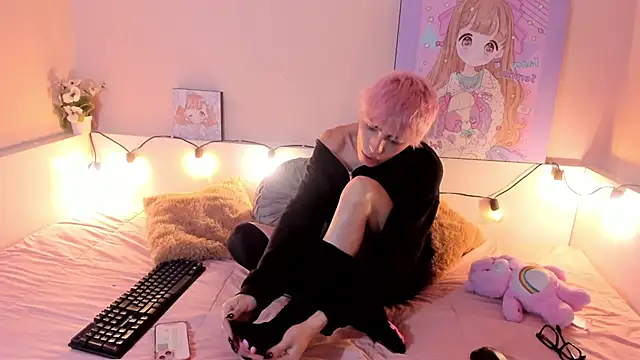 Strawberry Kitty  online show from 10/18/25, 04:36