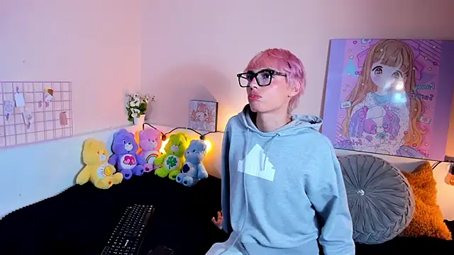 Strawberry Kitty  online show from 10/19/25, 04:04