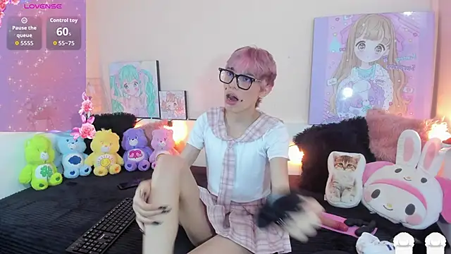 Strawberry Kitty  online show from 12/14/25, 04:51