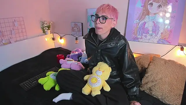 Strawberry Kitty  online show from 10/31/25, 03:47