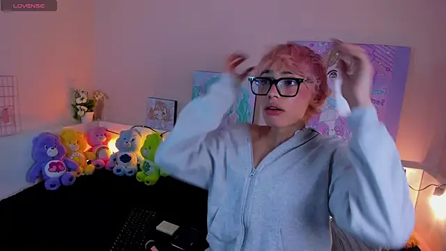 Strawberry Kitty  online show from 10/21/25, 09:36