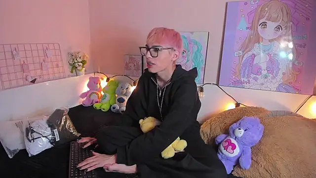 Strawberry Kitty  online show from 11/06/25, 10:47